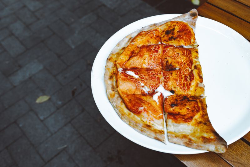 Calzone gefüllte Pizza