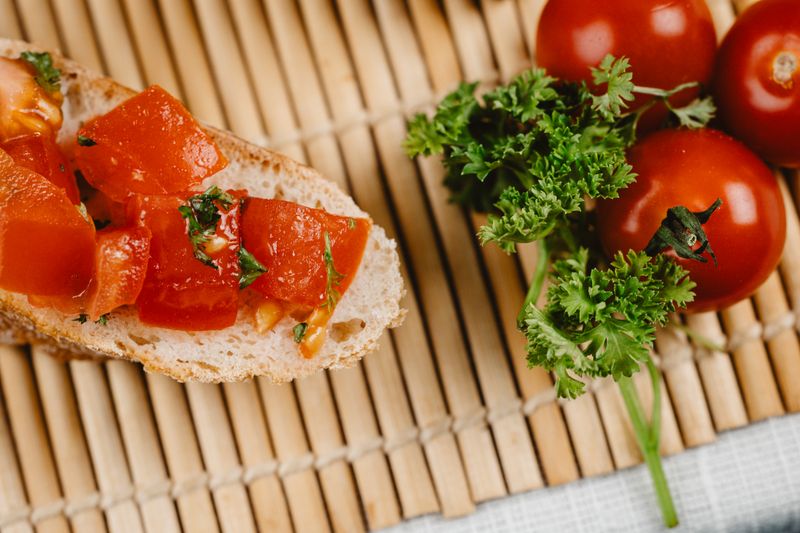 Bruschetta mit Tomaten und Knoblauch